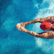 La piscine, bien meilleure que la salle de fitness pour affiner sa silhouette