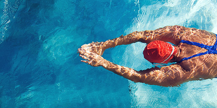 La piscine, bien meilleure que la salle de fitness pour affiner sa silhouette